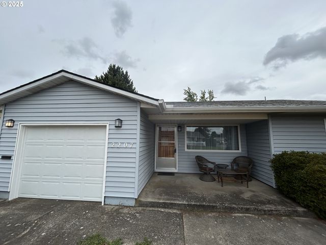 2207 OREGON Ct, Woodburn, OR 97071