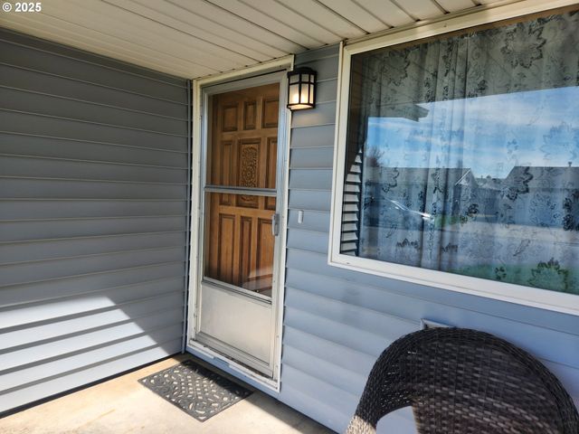 2207 OREGON Ct, Woodburn, OR 97071