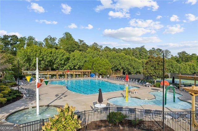 810 Ravenstone Way, Canton, GA 30115