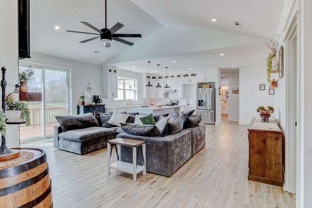 625 Robert Smith Rd, Mcminnville, TN 37110