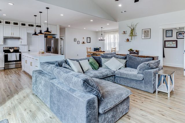 625 Robert Smith Rd, Mcminnville, TN 37110