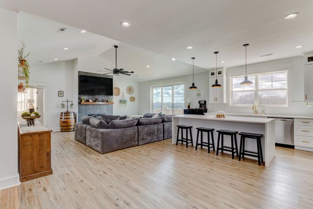 625 Robert Smith Rd, Mcminnville, TN 37110