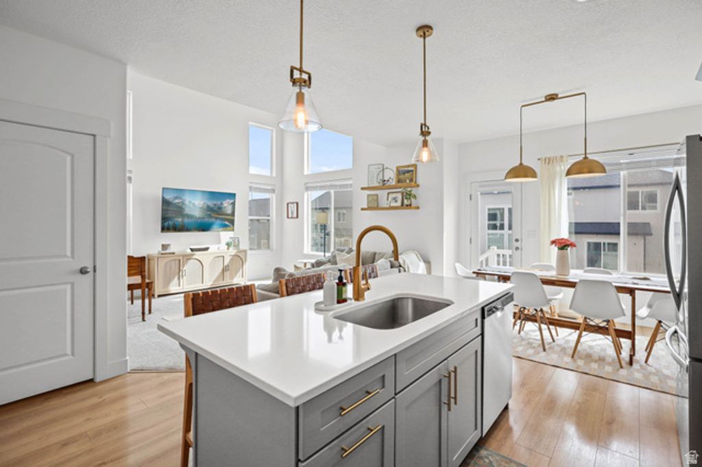 Image 7 of property listing at 1283 W CAINE DR, Saratoga Springs, UT 84045