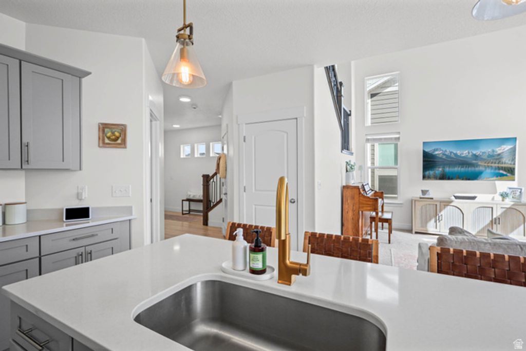 Image 8 of property listing at 1283 W CAINE DR, Saratoga Springs, UT 84045