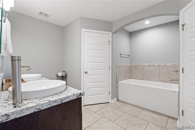 16403 Cherokee Bend Pkwy, Moundville, AL 35474