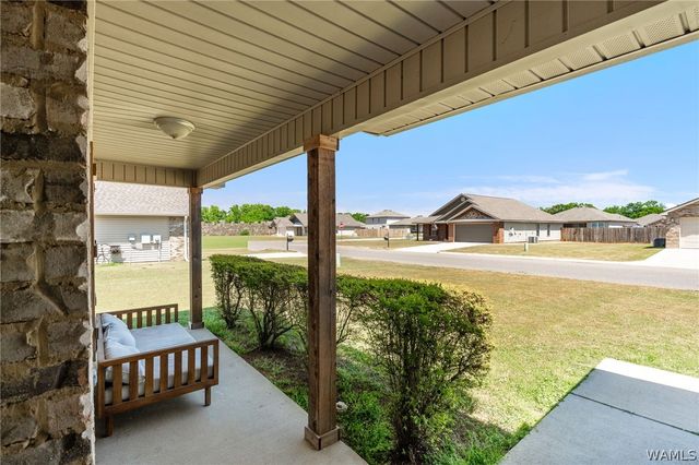 16403 Cherokee Bend Pkwy, Moundville, AL 35474