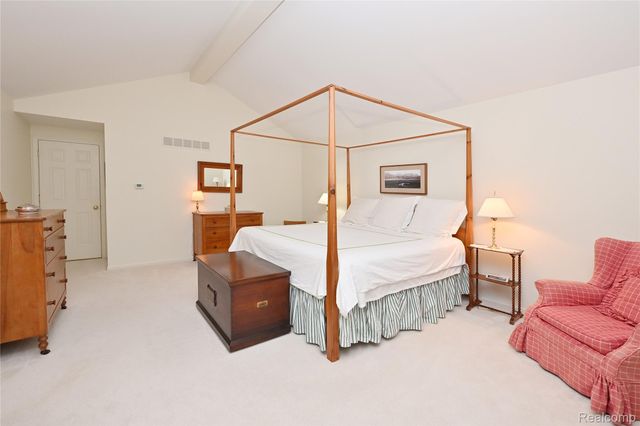 618 Deauville Lane, Bloomfield Hills, MI 48304