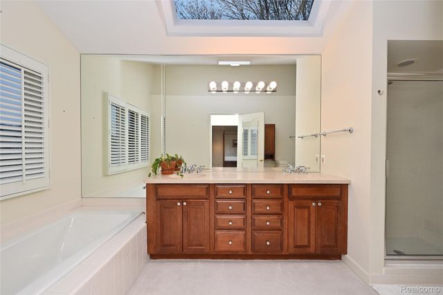 618 Deauville Lane, Bloomfield Hills, MI 48304