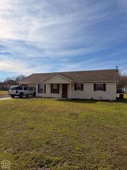 300 N 18 1/2 Avenue N, Paragould, AR 72450