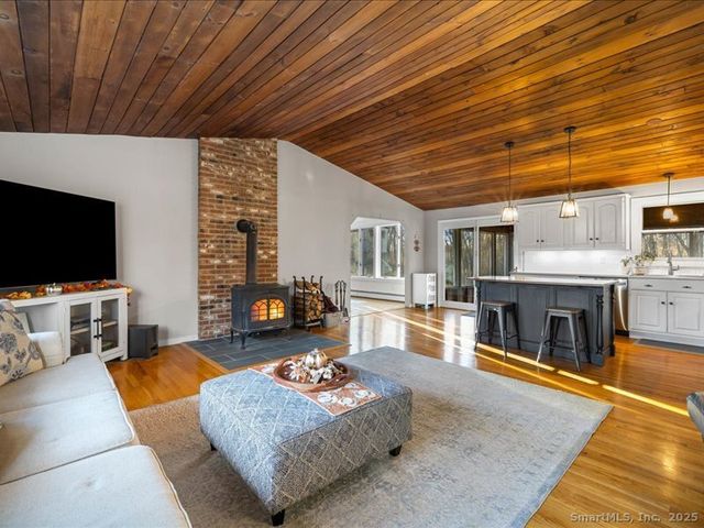 73 Airline Road, Clinton, CT 06413