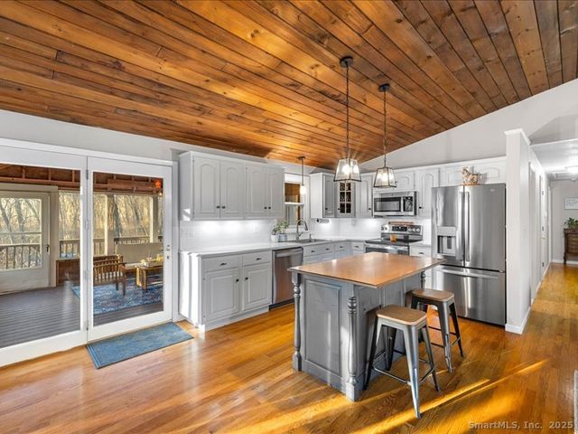 73 Airline Road, Clinton, CT 06413