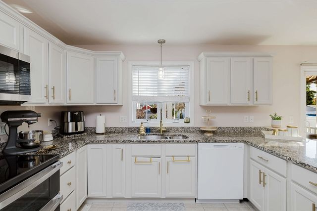 20 Reeves St, Fall River, MA 02721