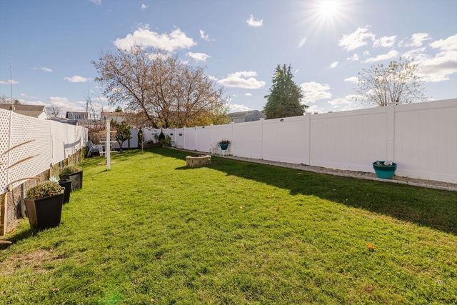 20 Reeves St, Fall River, MA 02721