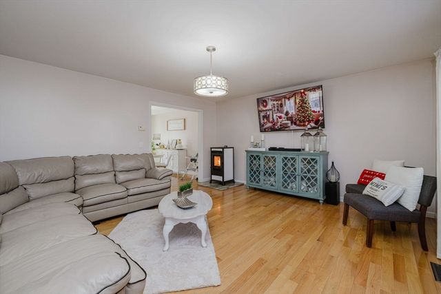 20 Reeves St, Fall River, MA 02721