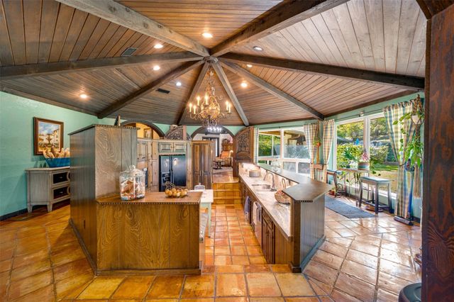 2223 N Link Street, Palestine, TX 75803