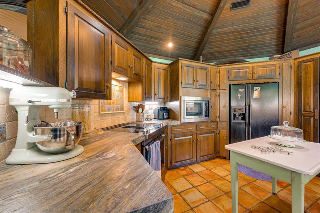 2223 N Link Street, Palestine, TX 75803