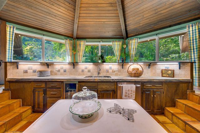 2223 N Link Street, Palestine, TX 75803