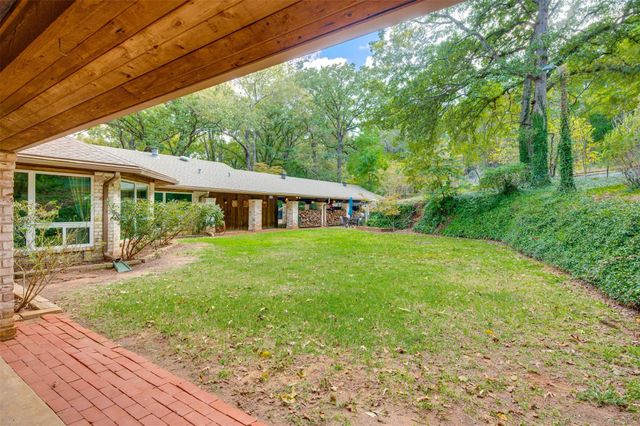 2223 N Link Street, Palestine, TX 75803