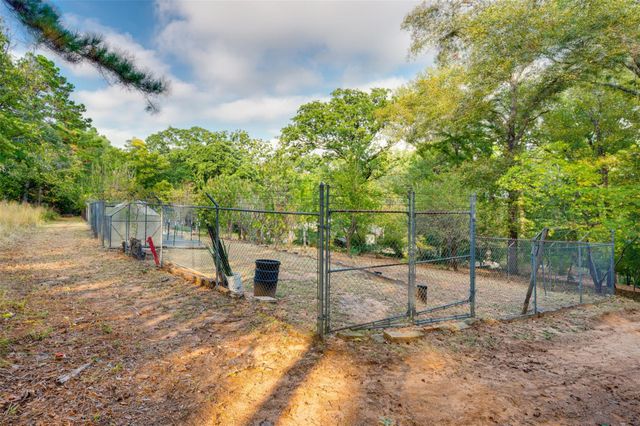 2223 N Link Street, Palestine, TX 75803