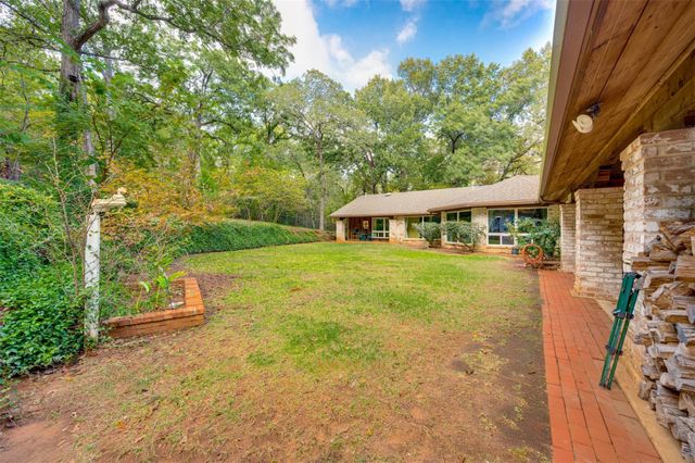 2223 N Link Street, Palestine, TX 75803