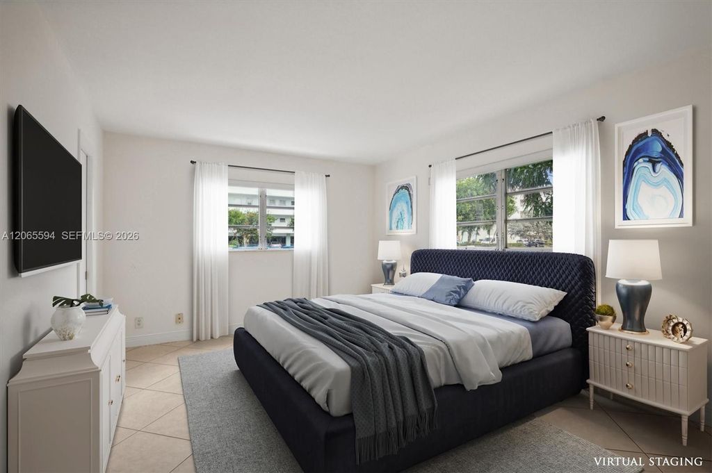 Image 13 of property listing at 619 NE 14th Ave 101, Hallandale Beach, FL 33009