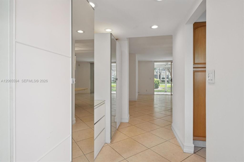 Image 16 of property listing at 619 NE 14th Ave 101, Hallandale Beach, FL 33009
