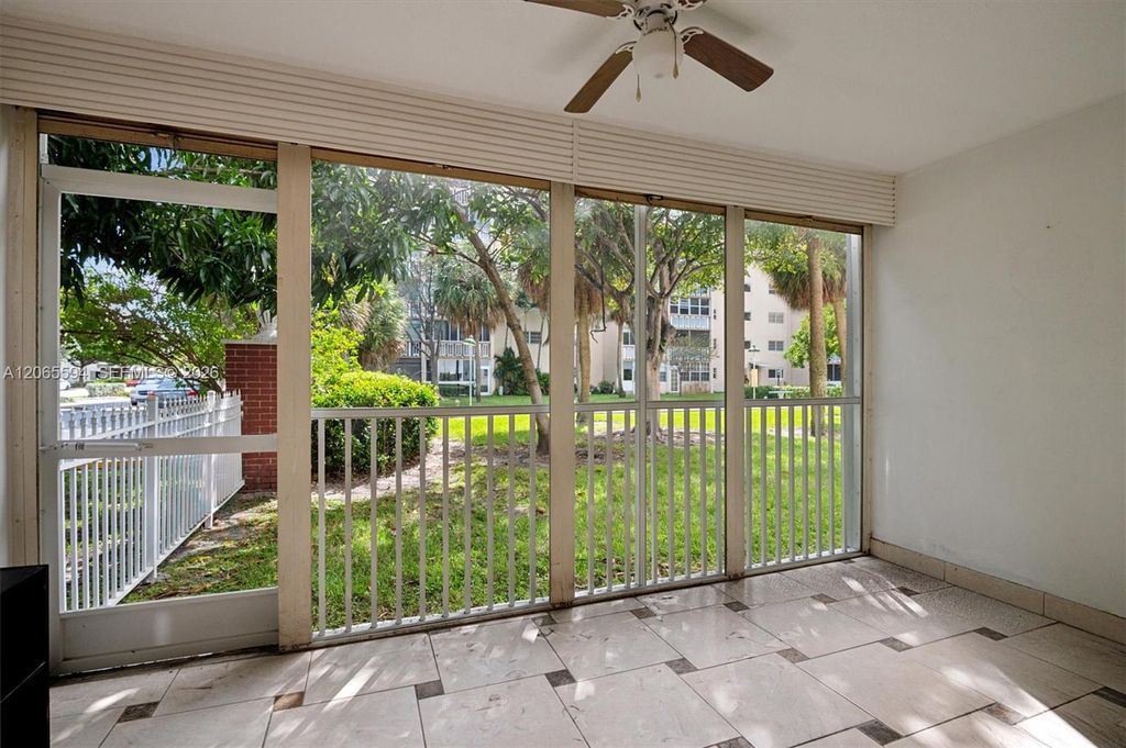 Image 6 of property listing at 619 NE 14th Ave 101, Hallandale Beach, FL 33009