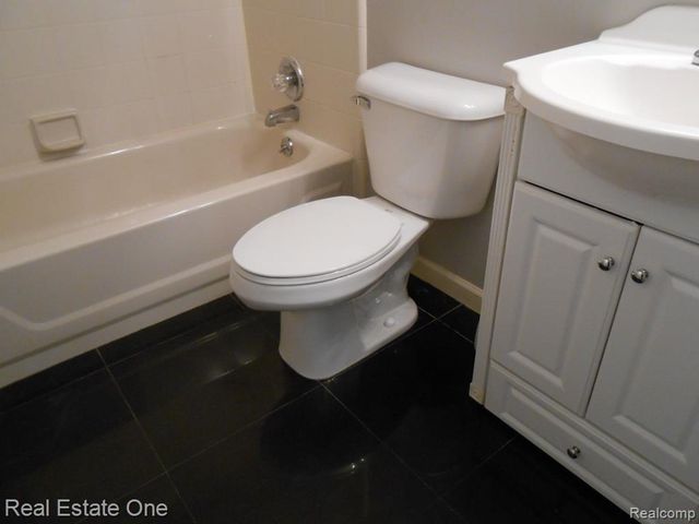 2830 Davison Avenue, Auburn Hills, MI 48326