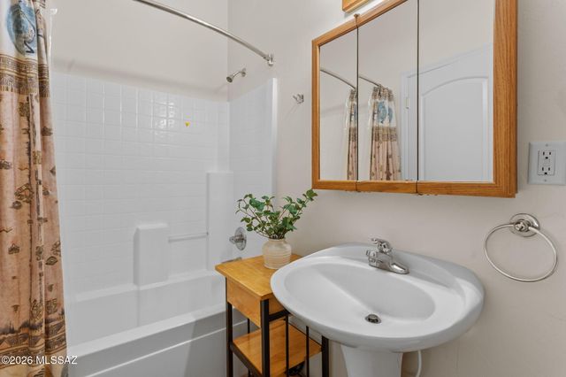 13191 N Red Hill Road, Marana, AZ 85653