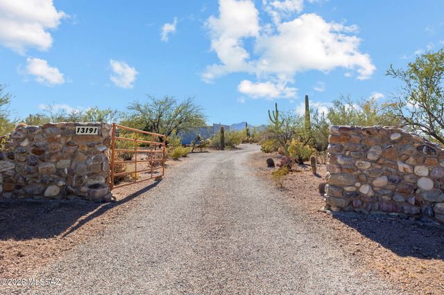 13191 N Red Hill Road, Marana, AZ 85653
