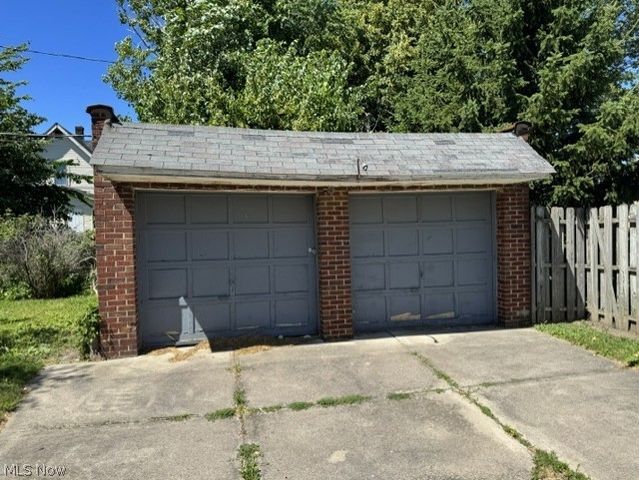 19205 Arrowhead Avenue, Cleveland, OH 44119