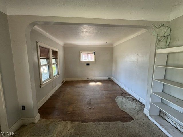 19205 Arrowhead Avenue, Cleveland, OH 44119