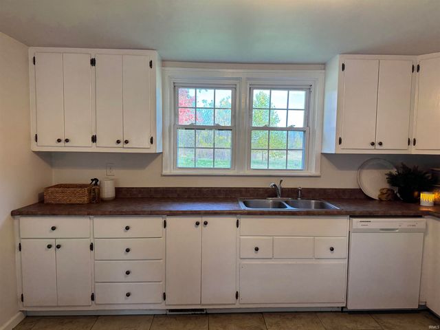 2104 E Delta Drive, Muncie, IN 47303