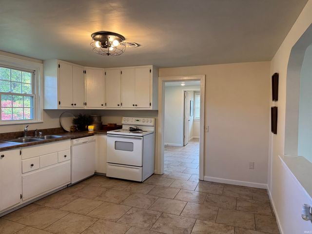 2104 E Delta Drive, Muncie, IN 47303