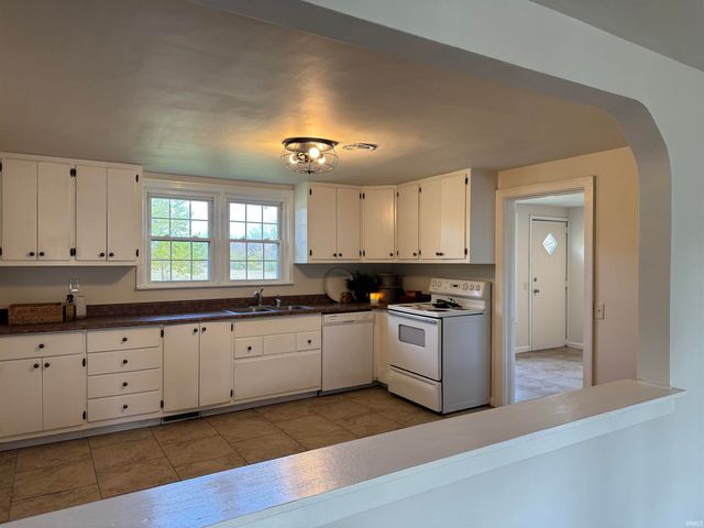 2104 E Delta Drive, Muncie, IN 47303