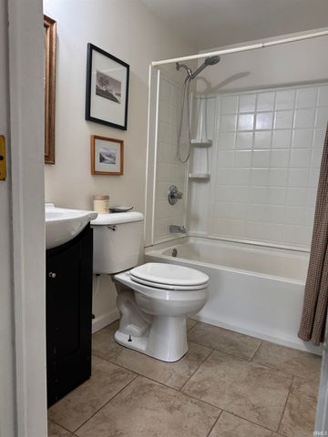 2104 E Delta Drive, Muncie, IN 47303