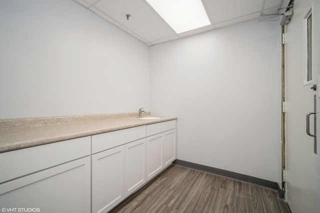 2068 FOSTER Avenue, Wheeling, IL 60090