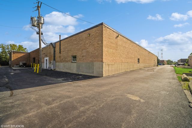 2068 FOSTER Avenue, Wheeling, IL 60090