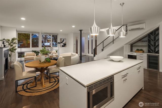 7002 23rd Avenue NW, Seattle, WA 98117