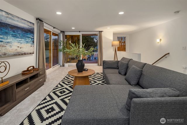 7002 23rd Avenue NW, Seattle, WA 98117