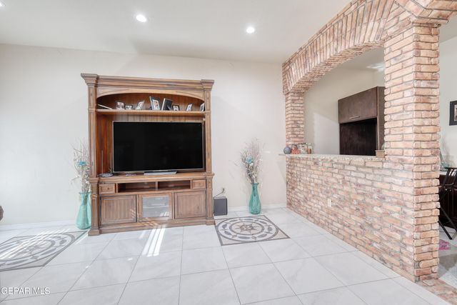 10728 Regina Drive, Socorro, TX 79927