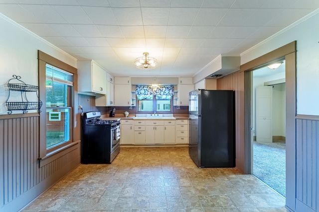 415 S Essex Street, Leland, IL 60531