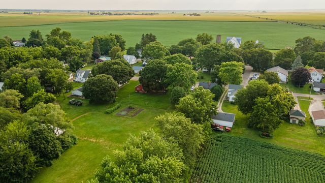 415 S Essex Street, Leland, IL 60531