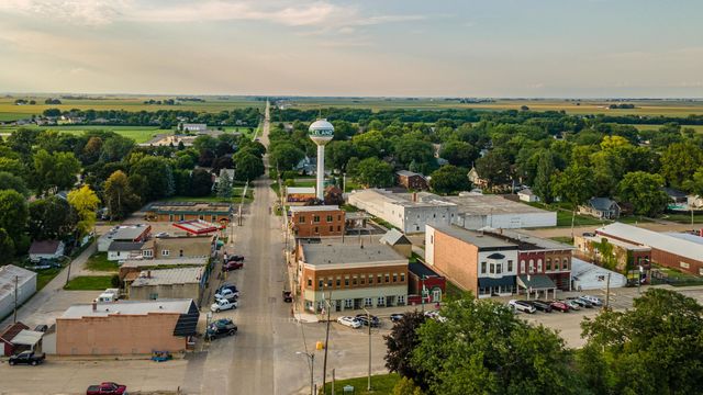 415 S Essex Street, Leland, IL 60531