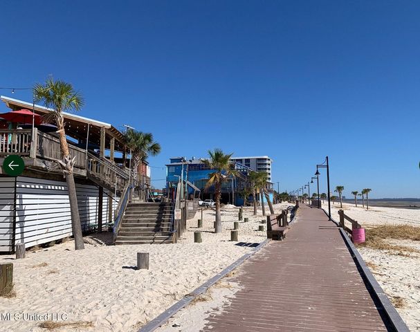 1602 Beach Boulevard, Biloxi, MS 39531
