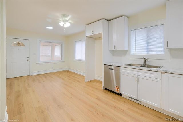2127 Kenneth Street, Burton, MI 48529