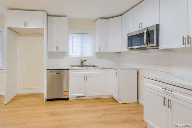 2127 Kenneth Street, Burton, MI 48529