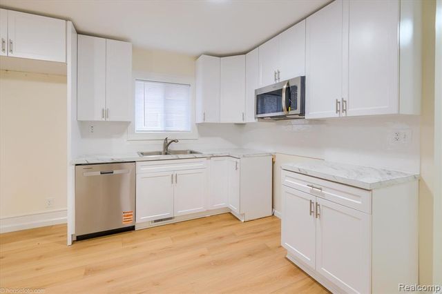 2127 Kenneth Street, Burton, MI 48529