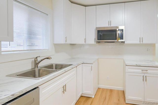2127 Kenneth Street, Burton, MI 48529