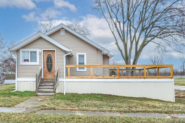 2127 Kenneth Street, Burton, MI 48529